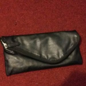 BLACK PURSE WITH BRONZE CHAIN